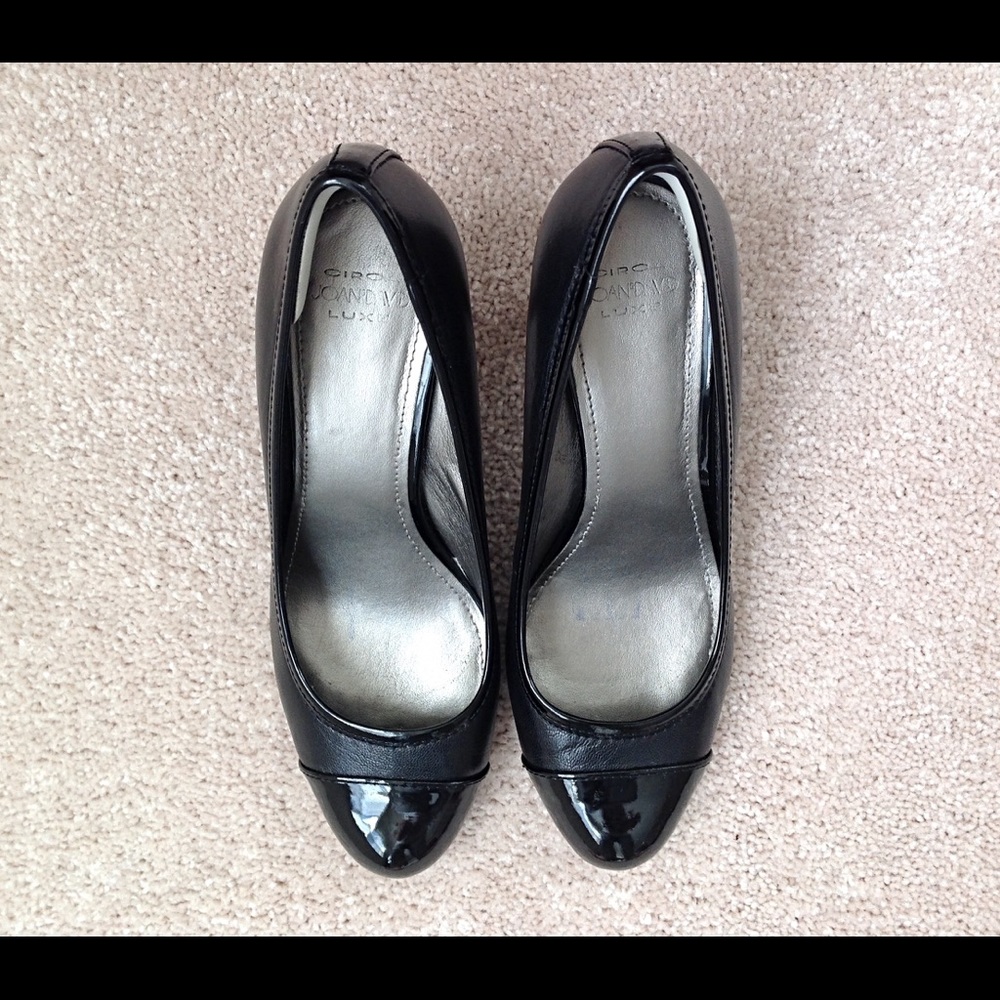 Ladies CIRCA JOAN & DAVID dress shoes.